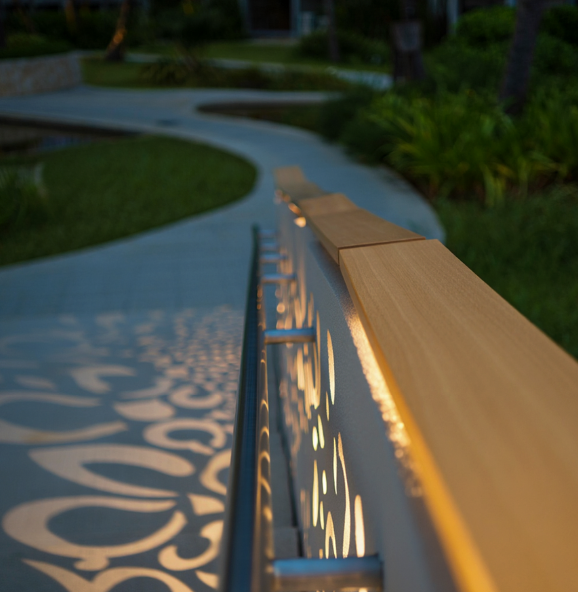 Deco path light detail 3